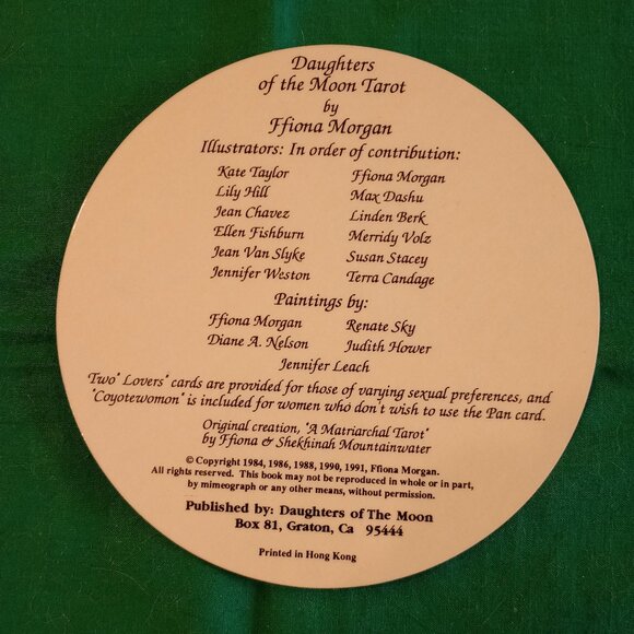 Daughters of the Moon Tarot Deck - Picture 6 of 7